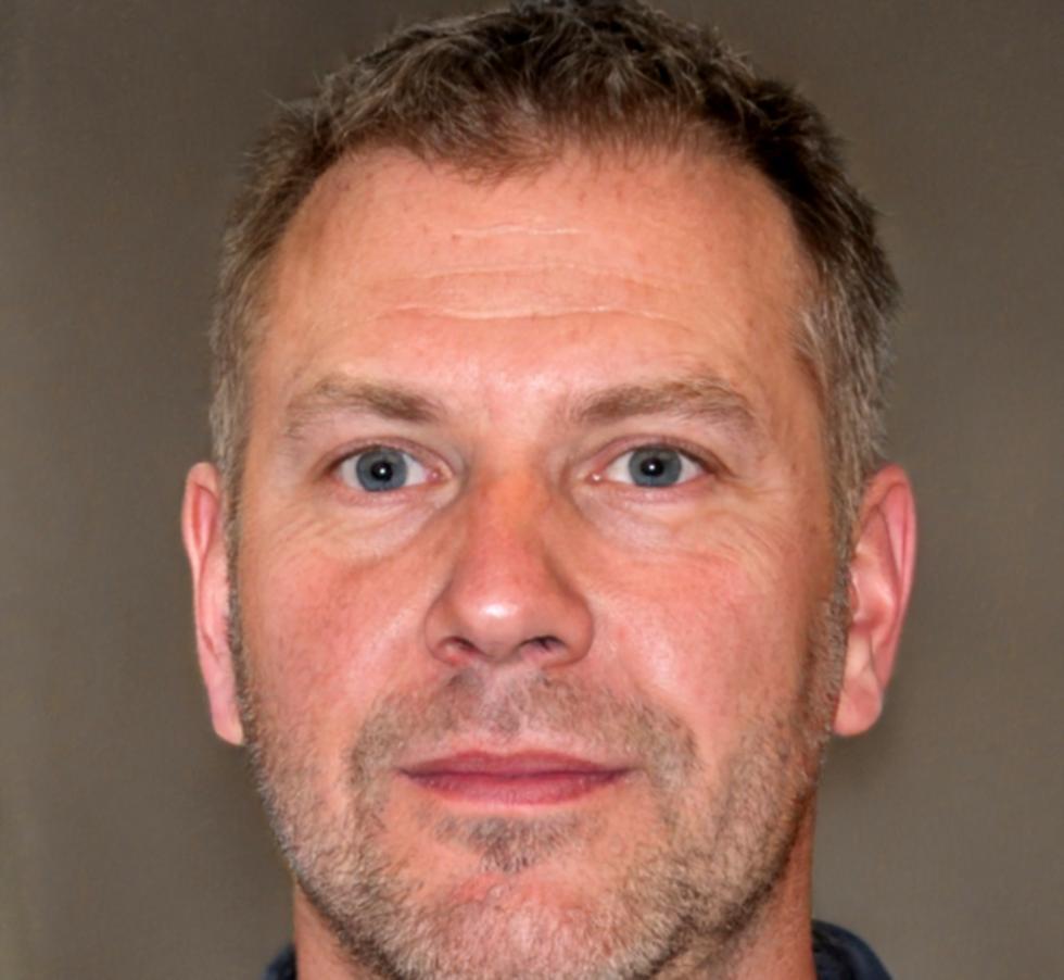 Lennart Hoffmann, Leitender Systemarchitekt